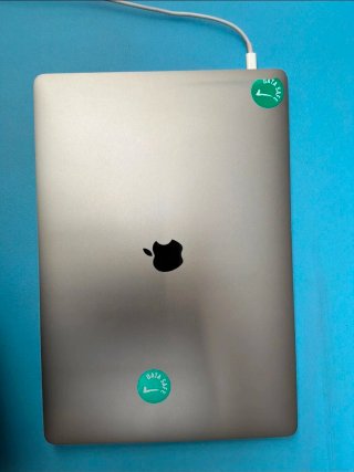 Macbook pro 16" 2019 con barra tactil (Chip 5300M)