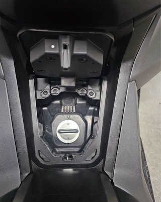 Compartimento objetos Honda ADV 350