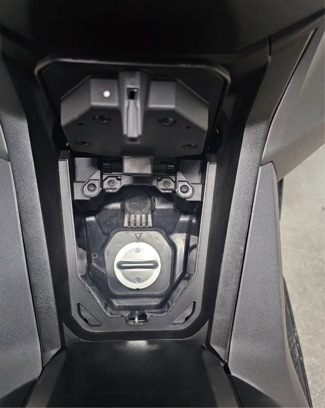 Compartimento objetos Honda ADV 350