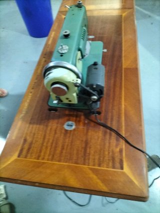 Máquina de coser Alfa modelo 63