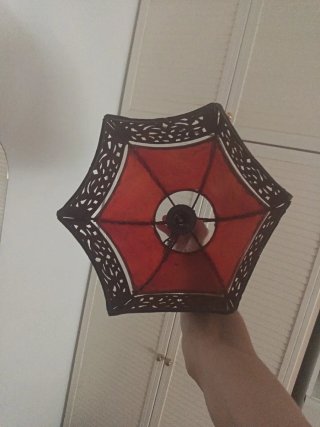 Lámpara colgante de cuero y metal