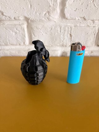 Porta accendino BIC design granata