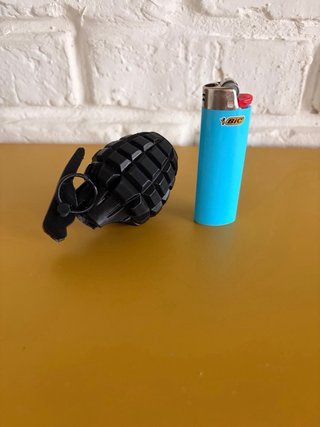 Porta accendino BIC design granata