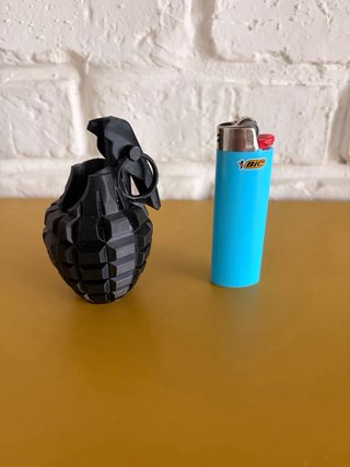 Porta accendino BIC design granata