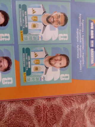 Álbum Mundial 2026 con cromos repetidos