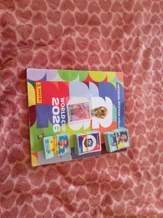 Álbum Mundial 2026 con cromos repetidos