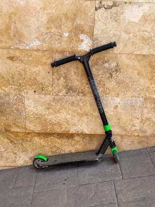 Patinete freestyle negro y verde