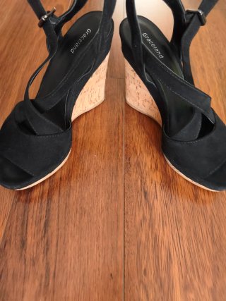 Sandalias de cuña negras