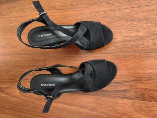 Sandalias de cuña negras