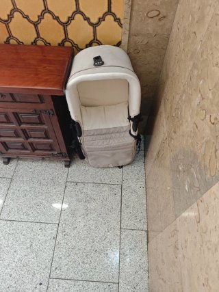 Cuna de bebé color beige Se da en mano Regalo