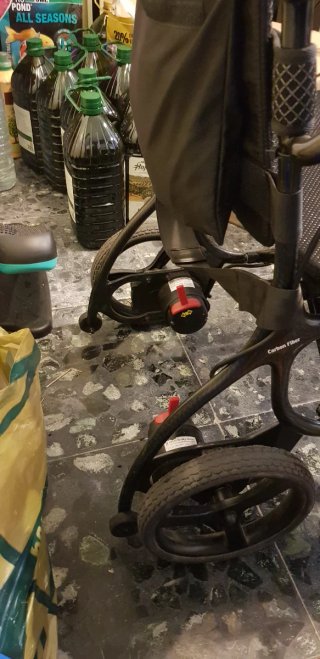 Silla de ruedas plegable con motor eléctrico