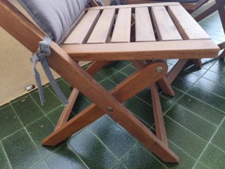 4 Sillas de exterior de madera de TEKA con cojines