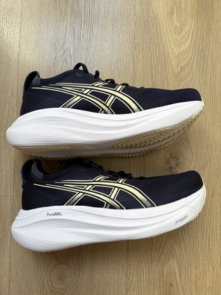 Zapatillas Asics Gel Nimbus 27 Azul/Dorado