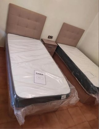 Canapé y colchón nuevos