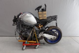 YAMAHA MT09 2022 Naked Negra y Dorada