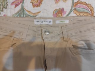 Pantalón Pitillo Beige Talla 42