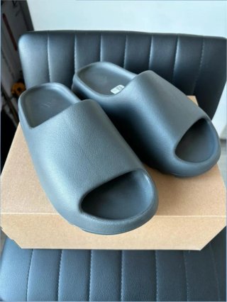 Adidas Yeezy Slide Granite Talla 42