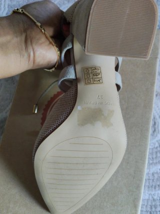 Zapatos de tacón beige con cordones