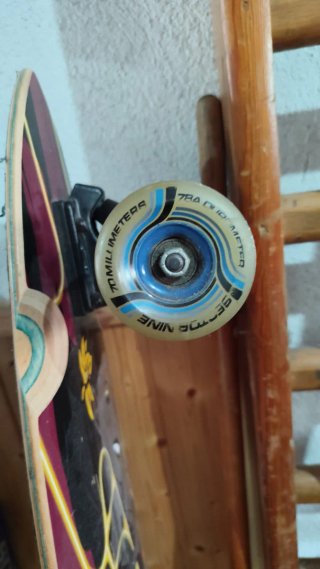 Longboard Sector 9, en muy buen estado, mide 1,16