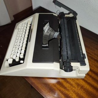 Máquina de escribir Olivetti Lettera 40