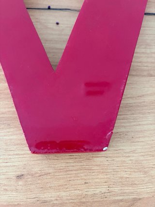 Letra V Decorativa Roja