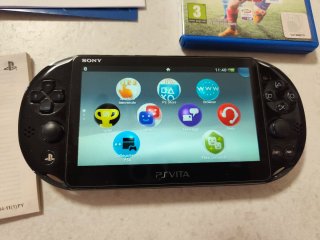PlayStation Vita + FIFA 15 Legacy Edition