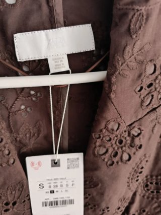 Blazer Zara Recta Hombreras Bordados Perforados