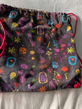 Mochila de cuerdas con estampado floral
