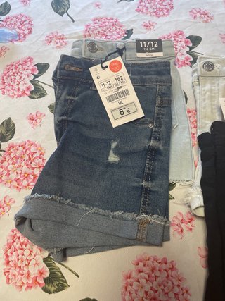 Pantalones cortos vaqueros y negros para niña