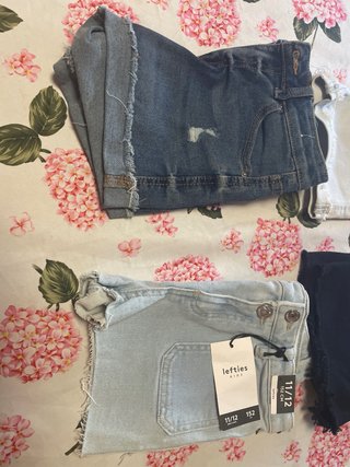 Pantalones cortos vaqueros y negros para niña