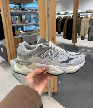 New Balance 9060 Talla 45 Gris/Blanco