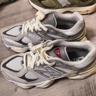 New Balance 9060 Talla 41.5 Gris/Blanco