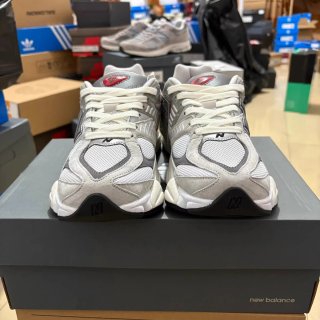 New Balance 9060 Talla 42 Gris/Blanco