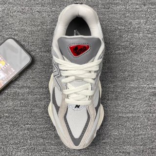 New Balance 9060 Talla 44 Gris/Blanco