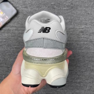 New Balance 9060 Talla 44 Gris/Blanco