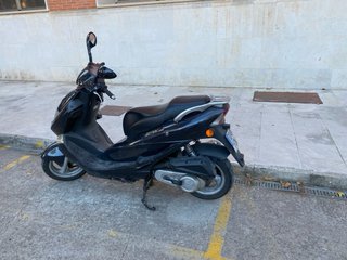 Kymco Bet&win 125cc Negra