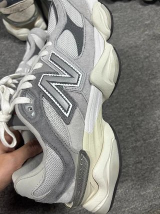 New Balance 9060 Talla 40 Gris/Blanco