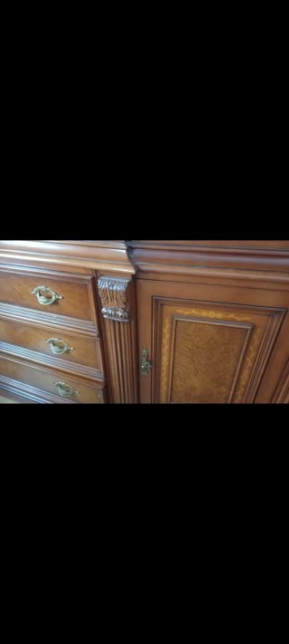 Vitrina de madera maciza