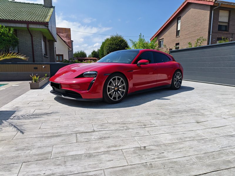 Porsche Taycan 2022 - foto 1