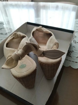 Zapatillas cuña alta Claudia beige talla 38