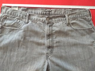 PANTALÓN LEVI ́S 569. Talla 42 Americana 52 Europa