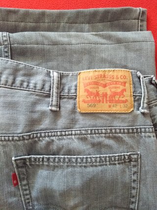 PANTALÓN LEVI ́S 569. Talla 42 Americana 52 Europa