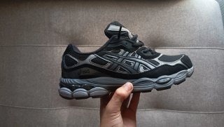 Zapatillas Asics Talla 40.5 Negras/Grises
