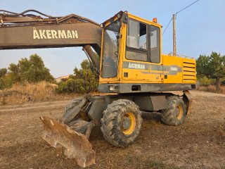 Excavadora Giratoria de Ruedas Akerman
