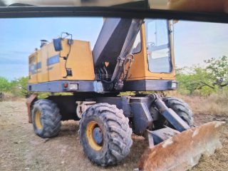 Excavadora Giratoria de Ruedas Akerman
