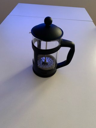Cafetera de émbolo negra