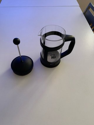Cafetera de émbolo negra
