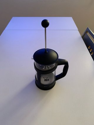 Cafetera de émbolo negra