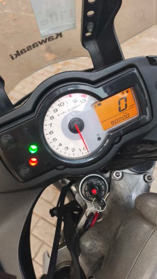 Kawasaki Versys Negra