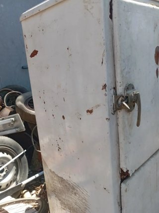 Nevera antigua blanca